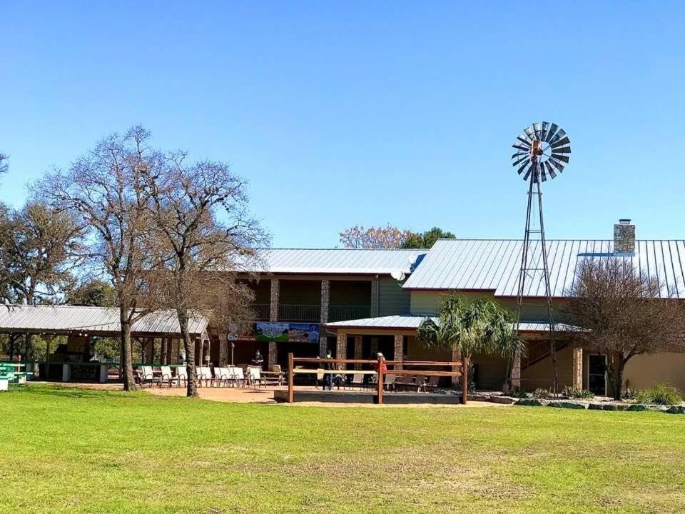 Flying L Ranch Resort & Golf Course Bandera Bagian luar foto