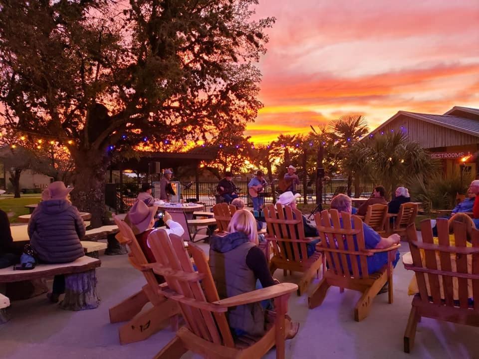Flying L Ranch Resort & Golf Course Bandera Bagian luar foto