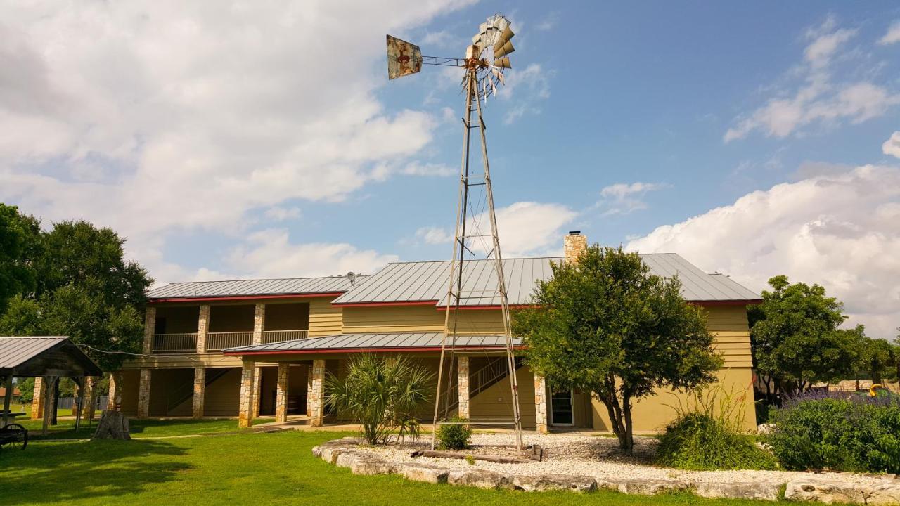 Flying L Ranch Resort & Golf Course Bandera Bagian luar foto